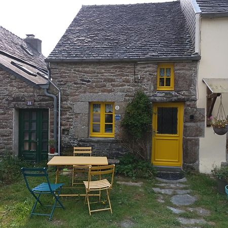 La Maison De Poupee Berrien Exterior foto